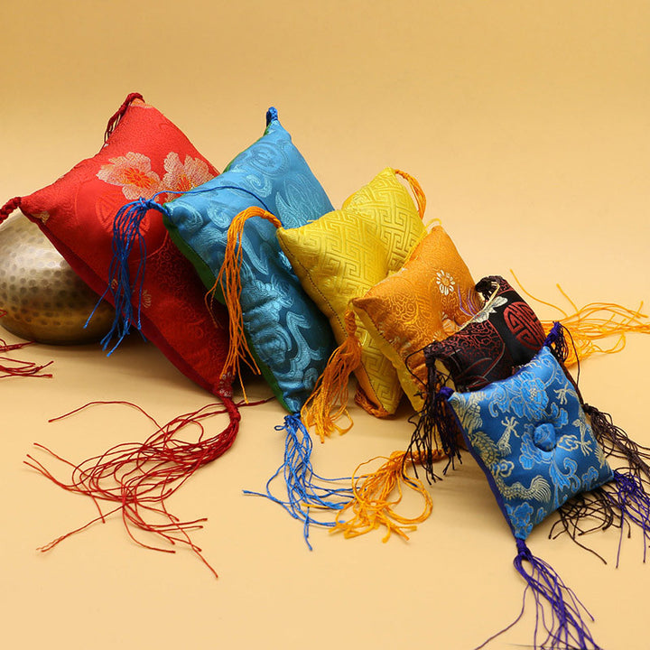 Poduszka z misą śpiewającą z Buddha Stones w stylu tybetańskim z ozdobą w postaci frędzli