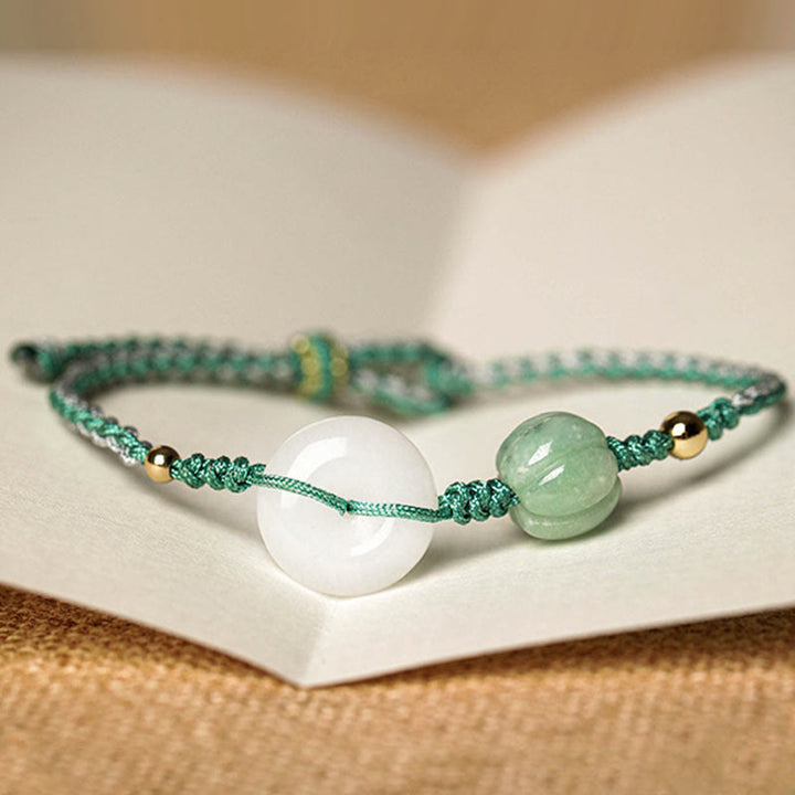 Bransoletka pleciona z białego jadeitu z klamrą pokoju i koralikami z Buddha Stones , błogosławieństwem szczęścia