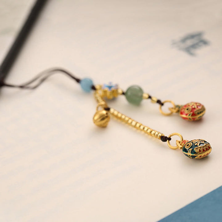 Złoty breloczek do kluczy z motywem rodzinnego szczęścia bestii połykającej złoto