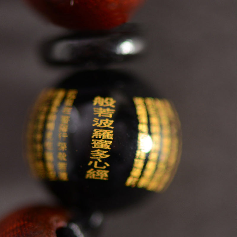 Buddha Stones Małe Liście Czerwonego Drzewa Sandałowego Om Mani Padme Hum Grawerowana Bransoletka Ochronna