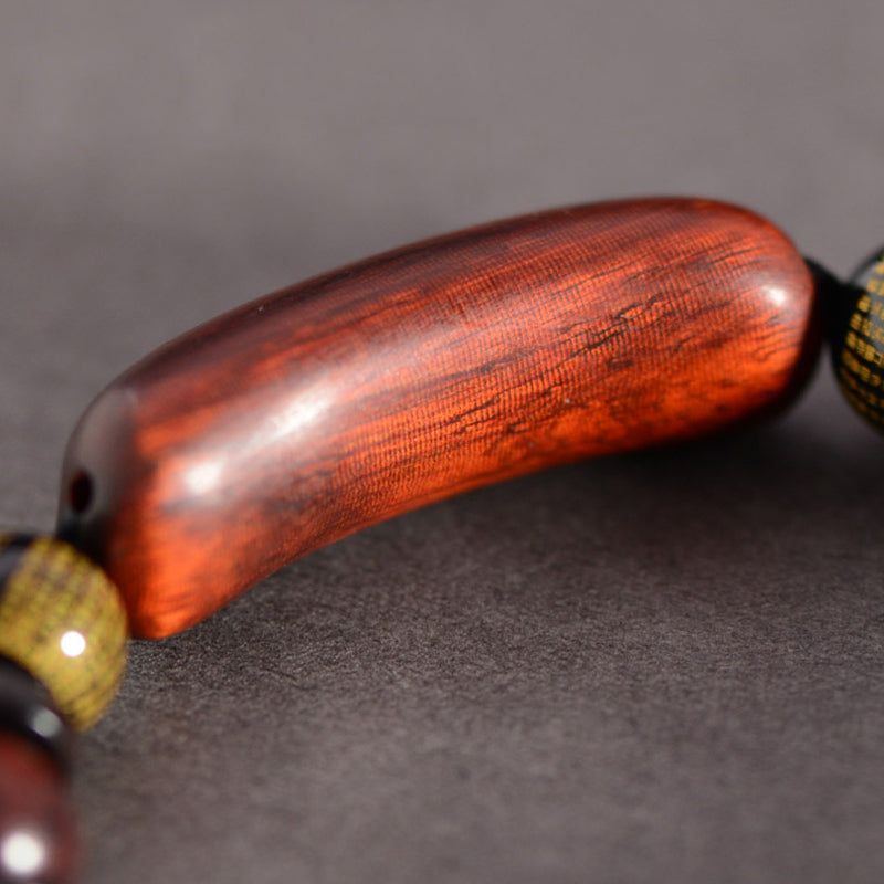 Buddha Stones Małe Liście Czerwonego Drzewa Sandałowego Om Mani Padme Hum Grawerowana Bransoletka Ochronna