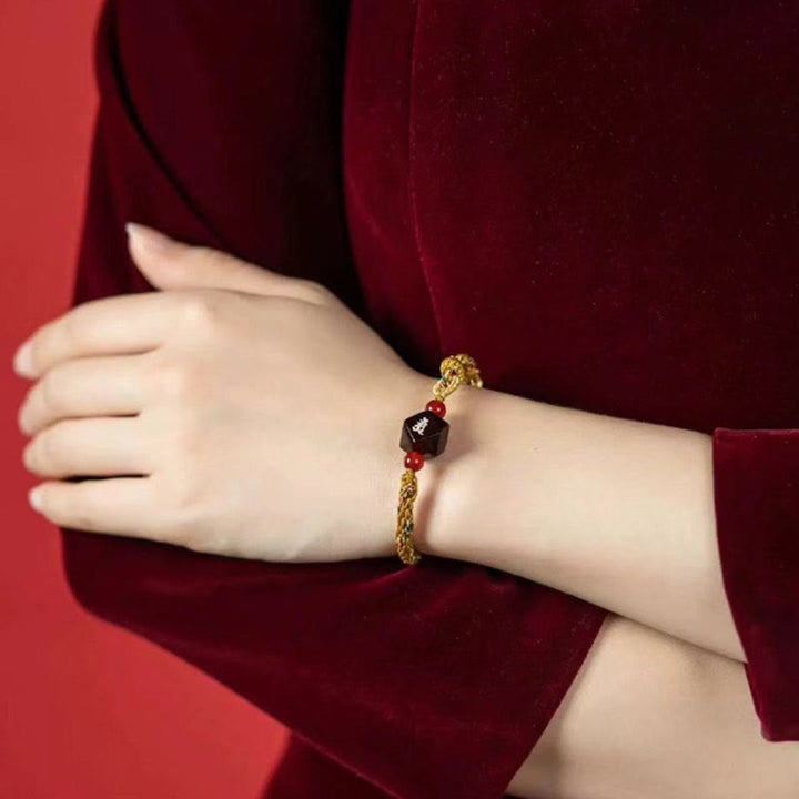 Buddha Stones Chiński Zodiak Natal Budda Mały Liść Czerwony Sandałowiec Czerwony Sznurek Ochronny Bransoletka