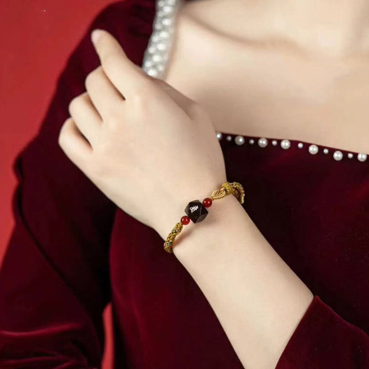 Buddha Stones Chiński Zodiak Natal Budda Mały Liść Czerwony Sandałowiec Czerwony Sznurek Ochronny Bransoletka