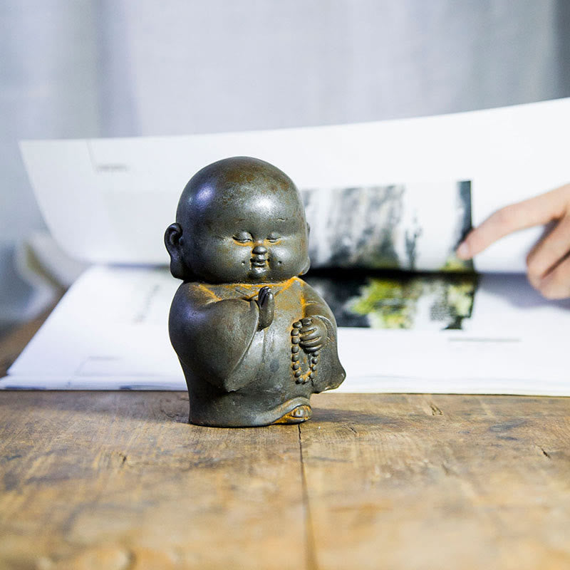 Buddha Stones Ręcznie Robione Mały Mnich Żelazo Proszek Rdza Odlew Żywicy Statuetka Dekoracja Domu