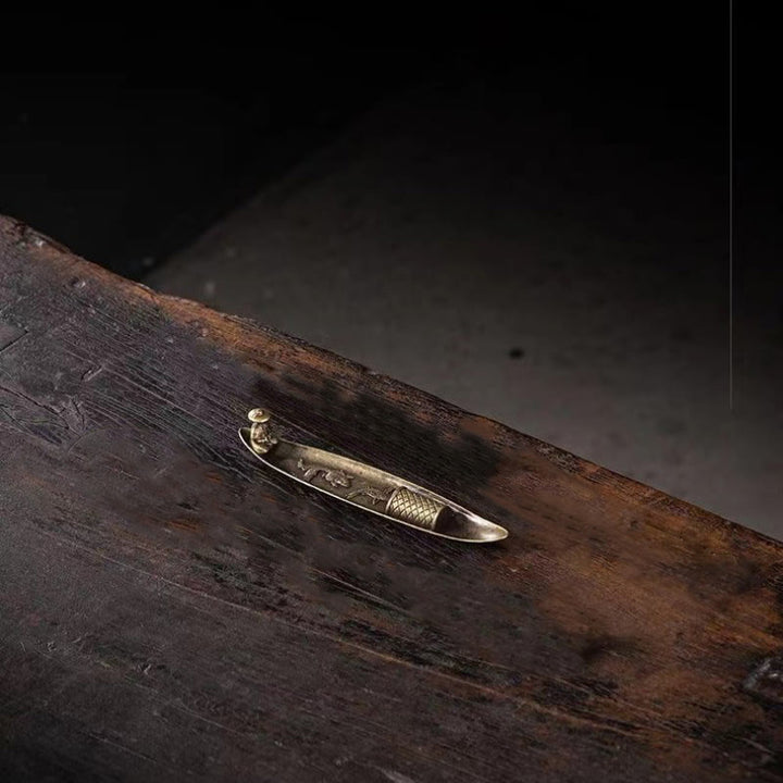 Buddha Stones Łódź rybaka Koi Ryba Stop cynkowy Uchwyt na kadzidełka Uzdrawiający palnik kadzideł Dekoracja