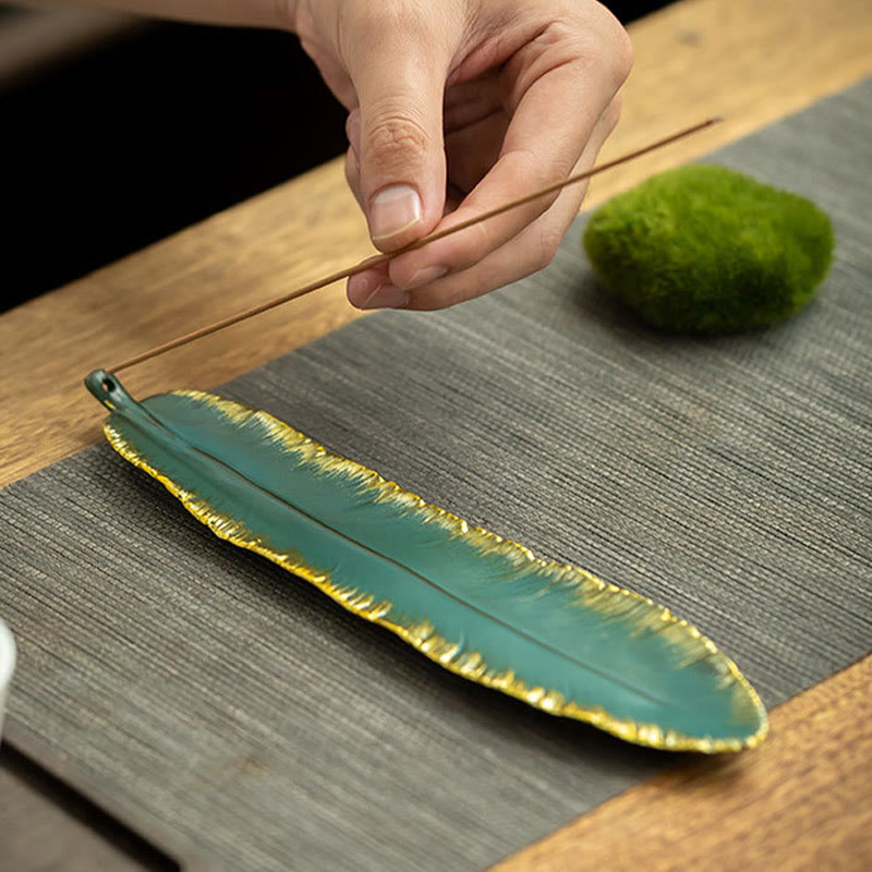 Buddha Stones Zielone Pióro Złote Krawędzie Uzdrawiająca Ceramiczna Kadzielnica Dekoracja