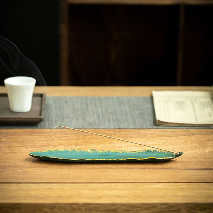 Buddha Stones Zielone Pióro Złote Krawędzie Uzdrawiająca Ceramiczna Kadzielnica Dekoracja