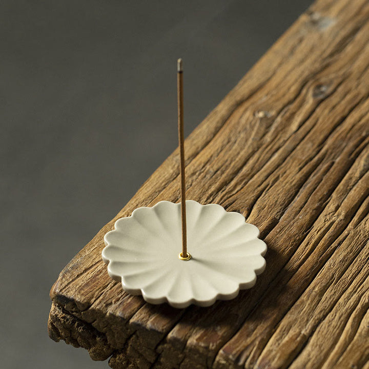 Buddha Stones Lotos Kwiat Wiśni Kwiat Śliwy Chryzantema Uzdrawiająca Ceramiczna Kadzielnica Dekoracja