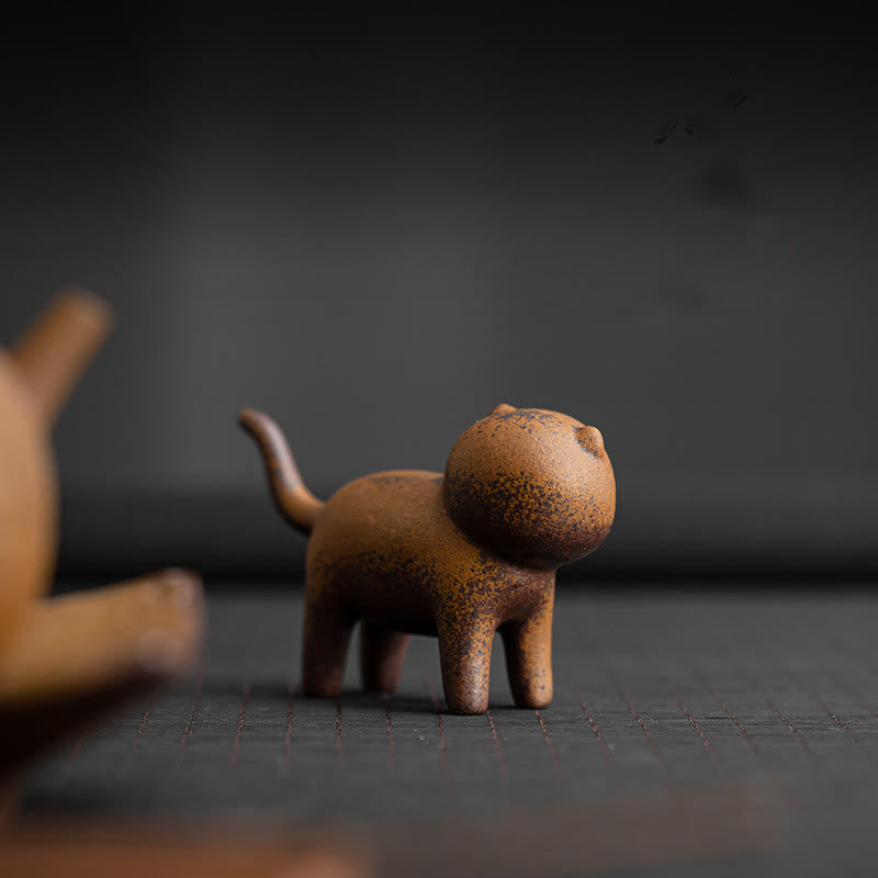 Buddha Stones Mini Stojący Kot Feng Shui Żaba Ropucha Herbata Zwierzę Ceramiczne Figurka Biurko Dekoracja Domu - Kot stojący 10,2*3,3*6,3 cm - image 1