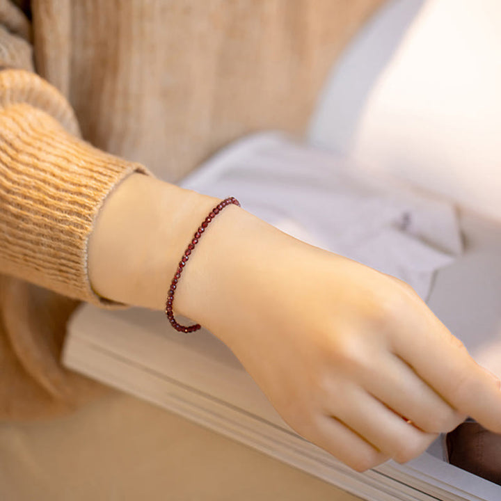 Bransoletka ochronna z Buddha Stones 3 mm Naturalny Mały Granat Ultracienkie Koraliki