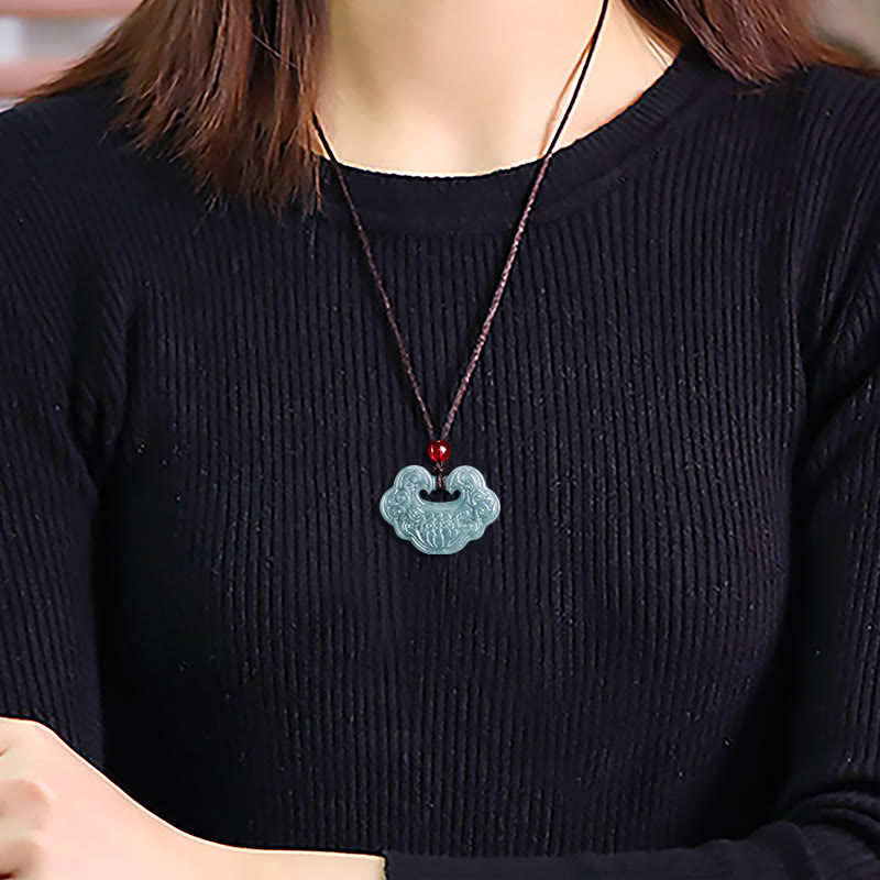 Buddha Stones Lotos Rzeźbiony Jade Ruyi Obfitość Dobrobyt Obfitość Naszyjnik Wisiorek