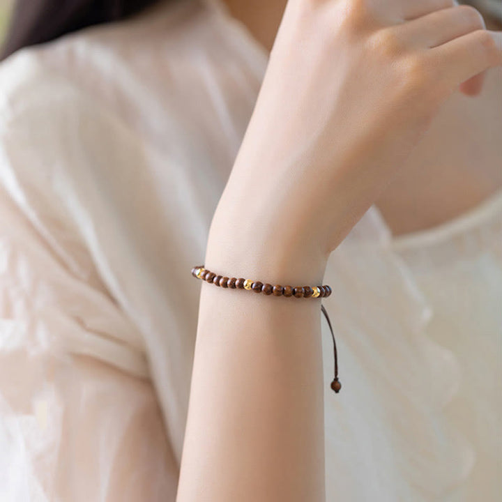 Bransoletka ochronna z Buddha Stones 4 mm Ultracienkie drewno sandałowe 14-karatowe złoto Miedziane koraliki