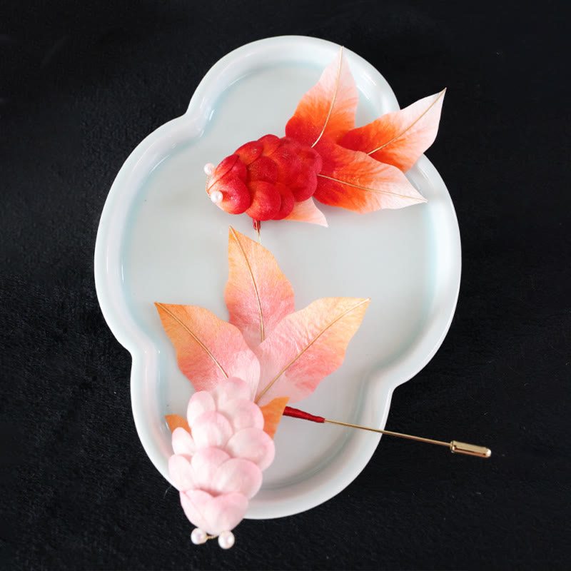 Buddha Stones ręcznie robione Yangzhou Aksamitne Kwiaty Morwy Jedwabne Czerwone Liście Ryby Koi Broszka Spinka Do Włosów