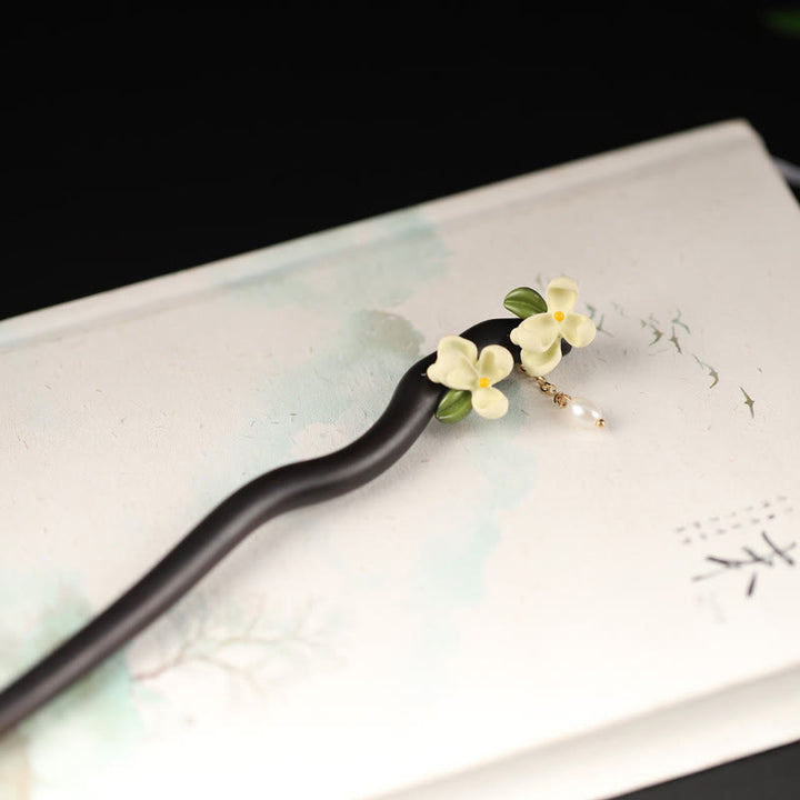 Buddha Stones Ebony Gardenia Tassel Courage Spinka do włosów