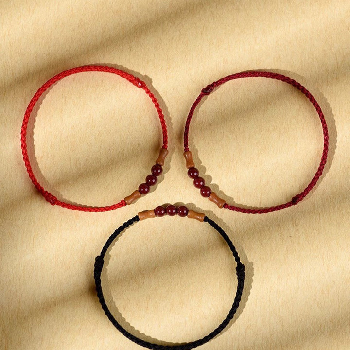 Bransoletka z Buddha Stones , koralików z cynobru, drewna brzoskwiniowego, sznurka błogosławieństwa