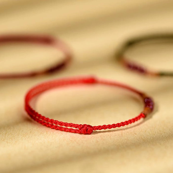 Bransoletka z Buddha Stones , koralików z cynobru, drewna brzoskwiniowego, sznurka błogosławieństwa