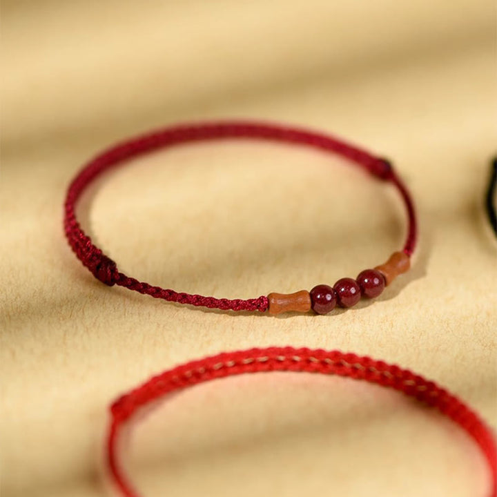 Bransoletka z Buddha Stones , koralików z cynobru, drewna brzoskwiniowego, sznurka błogosławieństwa