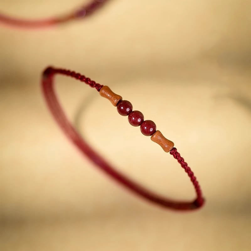 Bransoletka z Buddha Stones , koralików z cynobru, drewna brzoskwiniowego, sznurka błogosławieństwa