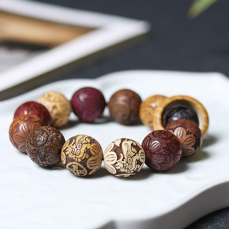 Rzeźba z Buddha Stones z drzewa sandałowego Chiński znak zodiaku Pomyślny smok Feniks Fu Charakter uzdrawiająca bransoletka