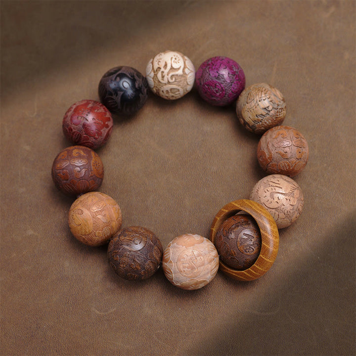 Rzeźba z Buddha Stones z drzewa sandałowego Chiński znak zodiaku Pomyślny smok Feniks Fu Charakter uzdrawiająca bransoletka