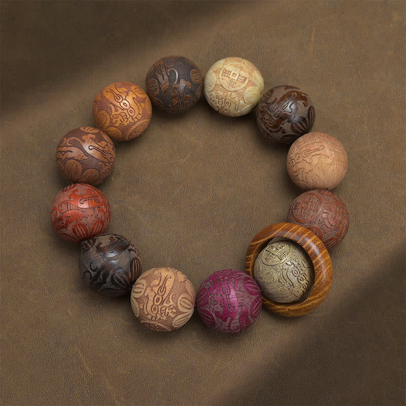 Rzeźba z Buddha Stones z drzewa sandałowego Chiński znak zodiaku Pomyślny smok Feniks Fu Charakter uzdrawiająca bransoletka