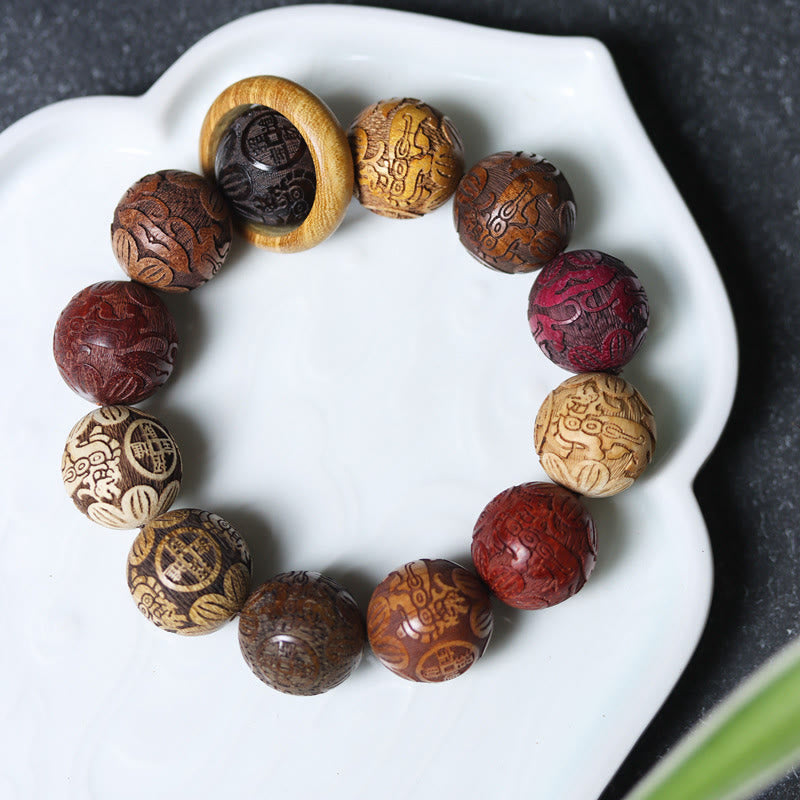 Rzeźba z Buddha Stones z drzewa sandałowego Chiński znak zodiaku Pomyślny smok Feniks Fu Charakter uzdrawiająca bransoletka