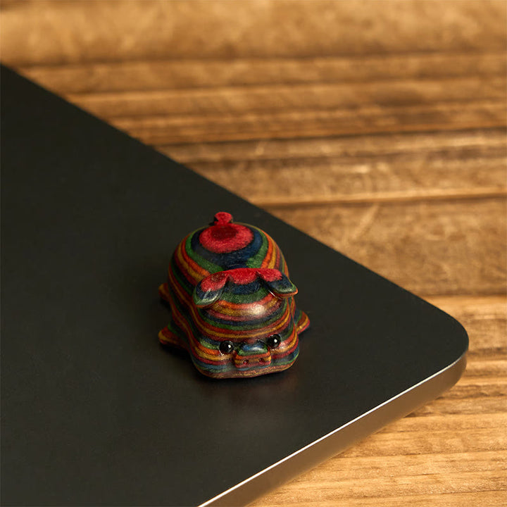 Buddha Stones 2 szt. Mini tęczowe eukaliptusowe świnki rzeźbione pozytywną dekoracją - image 5