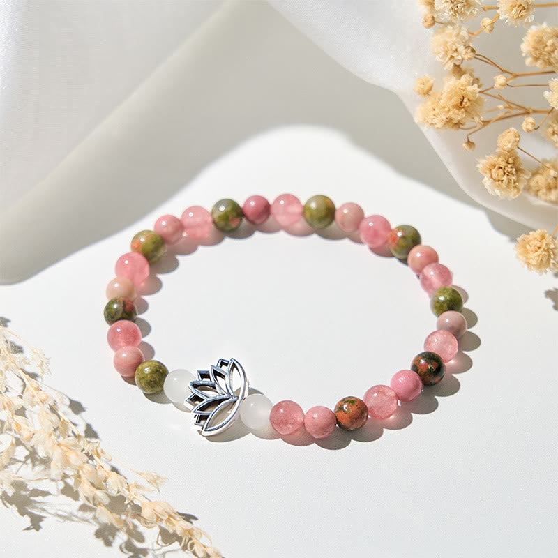 Bransoletka lecznicza z Buddha Stones , koralikami rodonitu i unakitu w kształcie lotosu - Rodonit i unakit (obwód nadgarstka: 15-17 cm) - image 0