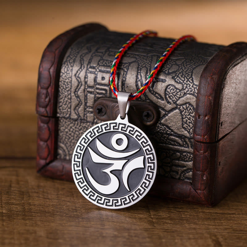 Naszyjnik z kolorowym sznurem i kamieniami Buddha Stones Om Hum w sanskrycie, wykonany ze stali tytanowej - image 1