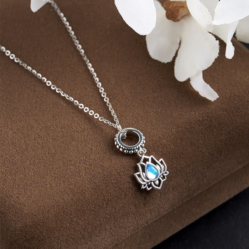 Naszyjnik z wisiorkiem z Buddha Stones ze srebra próby 925 i motywem lotosu, z kamieniem księżycowym - image 1
