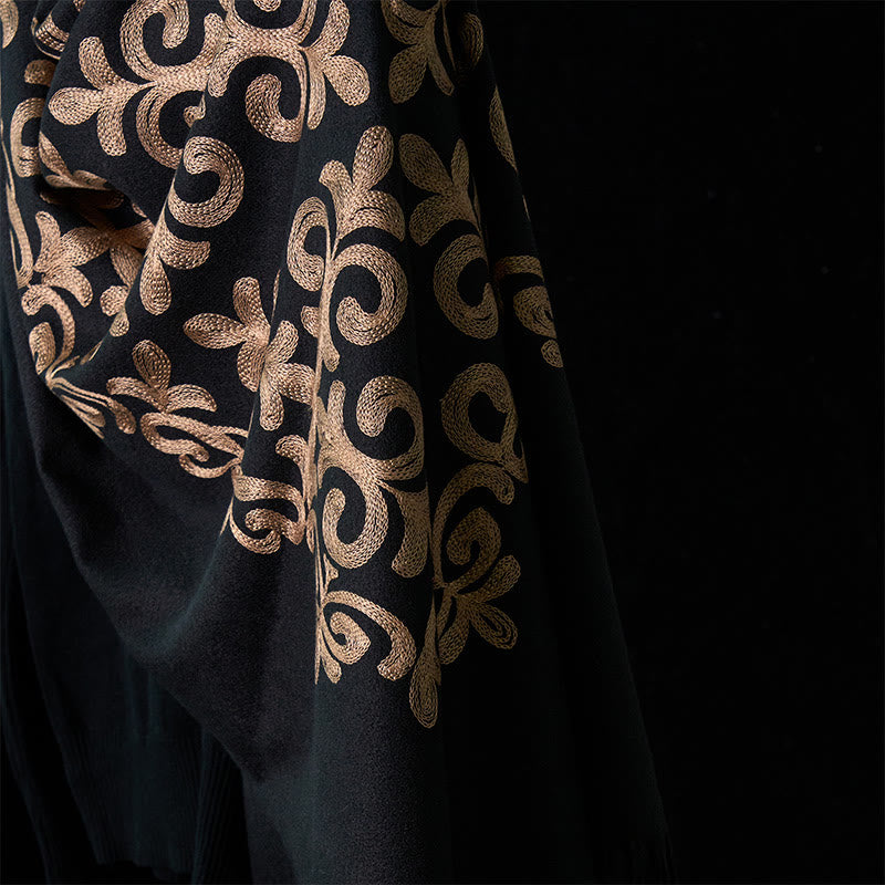 Zimowy, czarny, diamentowy, złoty , kwiatowy wzór z frędzlami, przytulny szalik - image 4