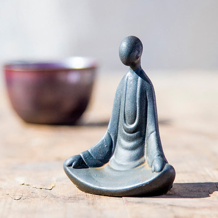 Ręcznie wykonany Buddha Stones siedzącego bezkształtnego Buddy z proszku żelaza i rdzy, odlew z żywicy - image 2