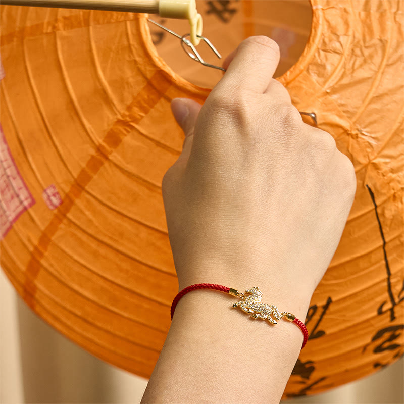 Bransoletka z Buddha Stones ze srebra próby 925, platerowana 18-karatowym złotem, z czerwonego sznurka, Rok Konia - image 2