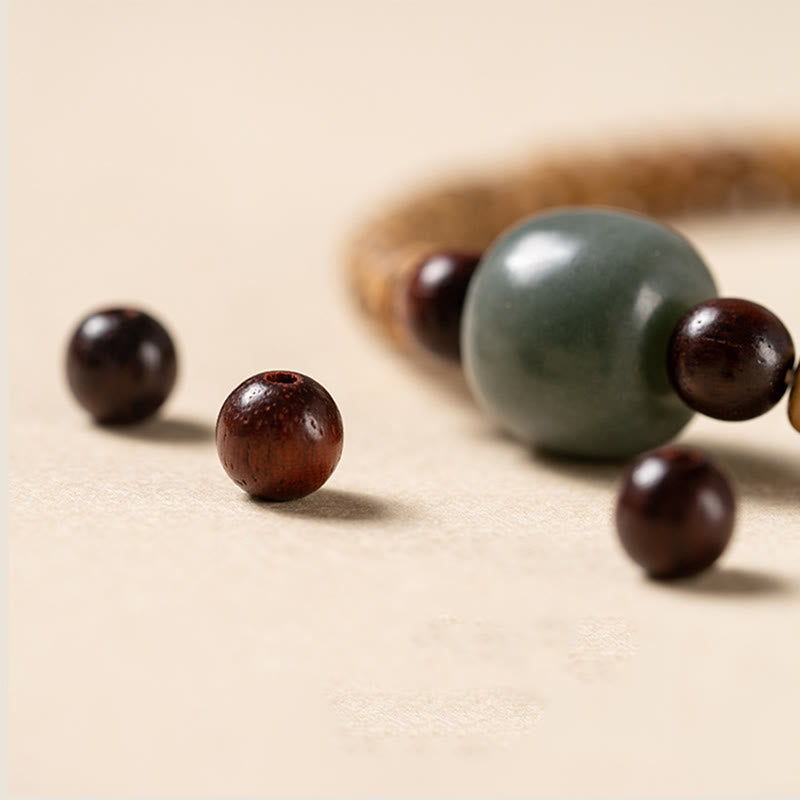 Bransoletka mądrości z małych liści drzewa sandałowego z nasion Bodhi w kolorze czerwonym z Buddha Stones