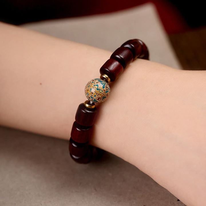 Buddha Stones Naturalne Zielone Drzewo Sandałowe Małe Liście Czerwonego Drzewa Sandałowego Lakierowana Bransoletka z Koralików Pokoju