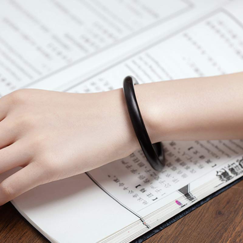 Buddha Stones Tybetańskie Małe Liście Czerwone Drzewo Sandałowe Hebanowo-Zielone Drzewo Sandałowe Bransoletka Ochronna Bangle