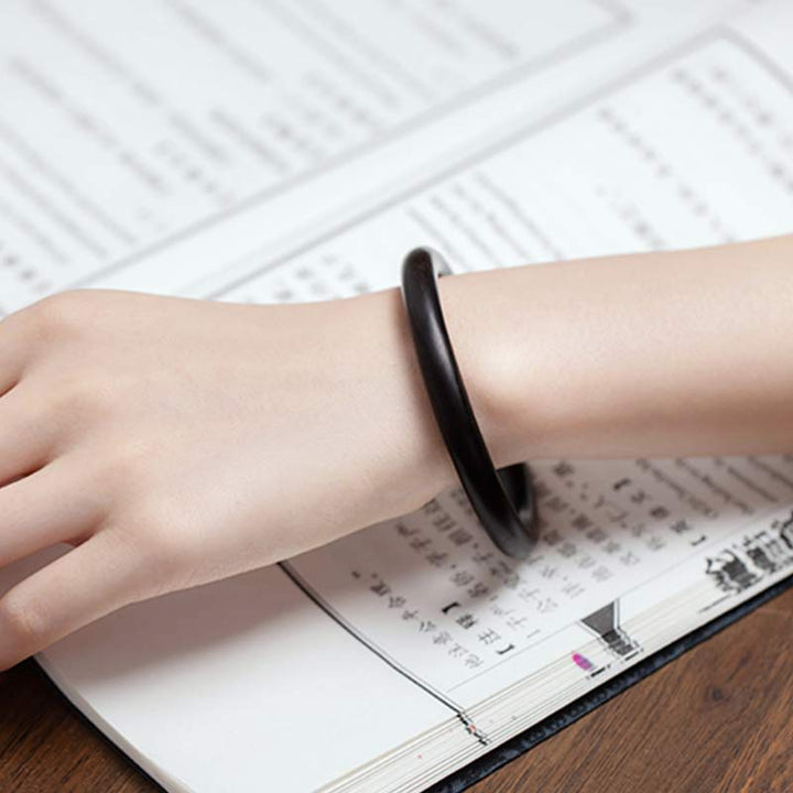 Buddha Stones Tybetańskie Małe Liście Czerwone Drzewo Sandałowe Hebanowo-Zielone Drzewo Sandałowe Bransoletka Ochronna Bangle