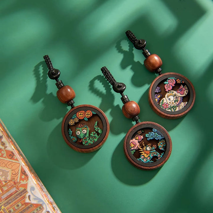 Buddha Stones Rok Smoka Malowane Ręcznie Chińskie Zodiak Palisander Rzeźbiony Spokojny Brelok