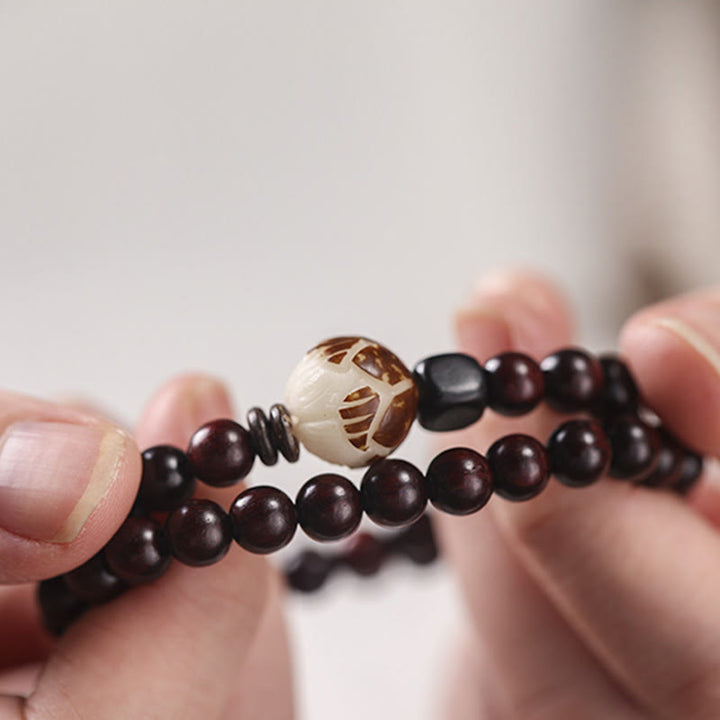 Buddha Stones Mały liść Czerwony Sandałowiec Lotos Nasiona Bodhi Rzeźbiona Ochrona Podwójnie Owijana Bransoletka