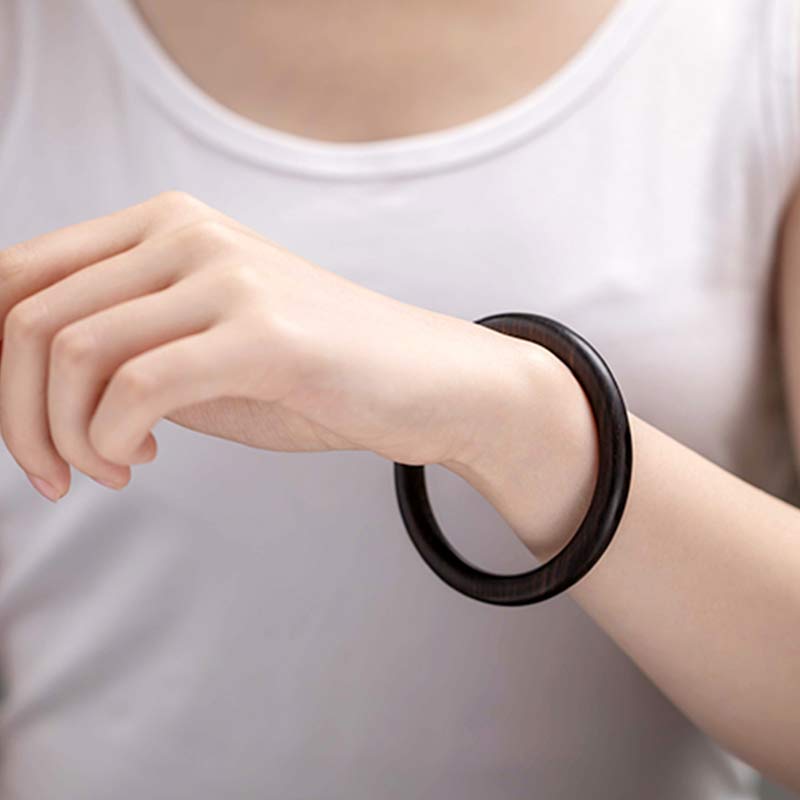 Buddha Stones Tybetańskie Małe Liście Czerwone Drzewo Sandałowe Hebanowo-Zielone Drzewo Sandałowe Bransoletka Ochronna Bangle