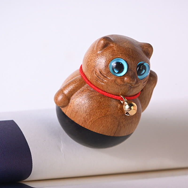 Buddha Stones Miniaturowy Szczęśliwy Kot Kociak Phoebe Zhennan Drewno Błogosławieństwo Dekoracja - image 6