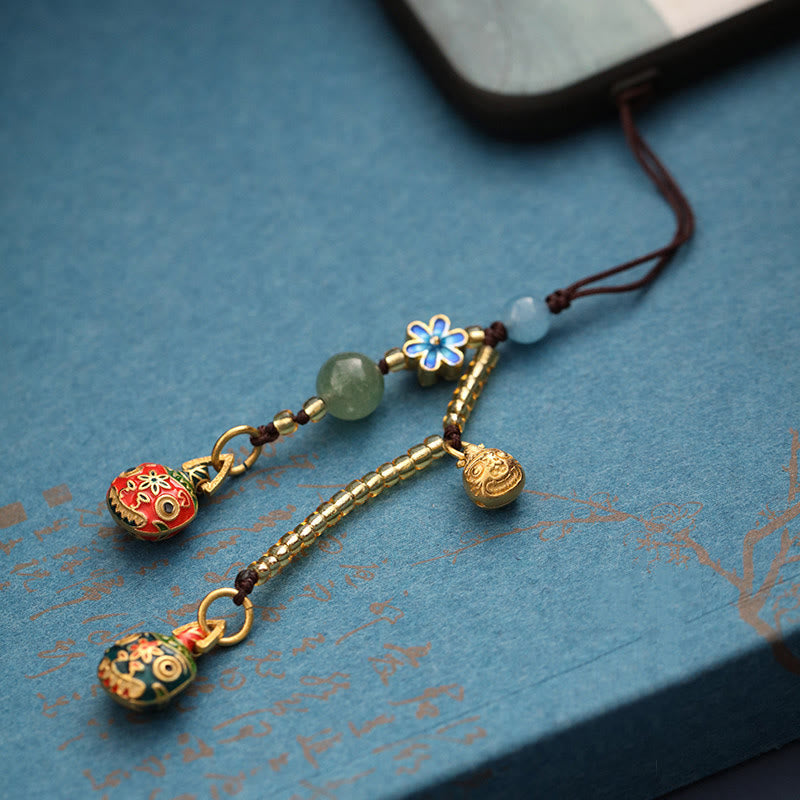 Złoty breloczek do kluczy z motywem rodzinnego szczęścia bestii połykającej złoto