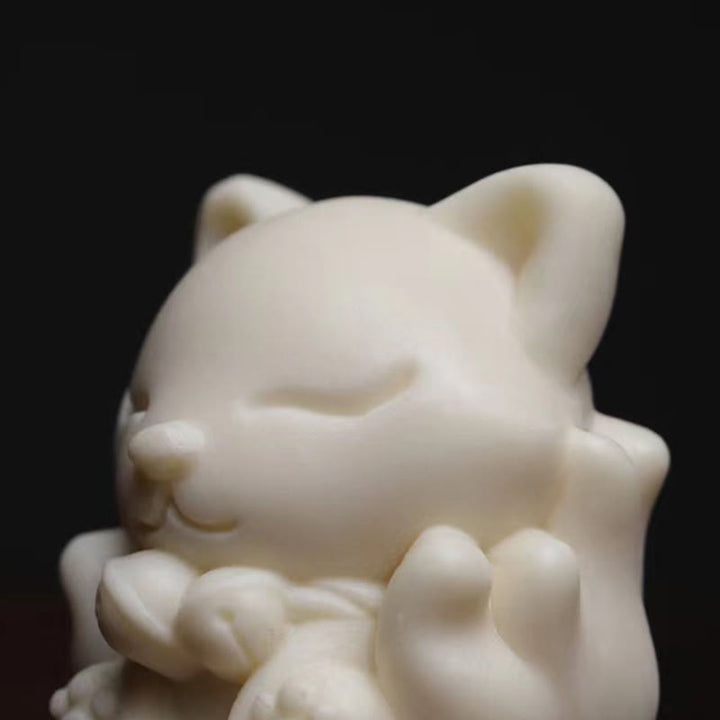 Buddha Stones Mini Dziewięcioogonowy Lis Kość Słoniowa Owoc Sandałowiec Zielony Sandałowiec Błogosławieństwo Dekoracja