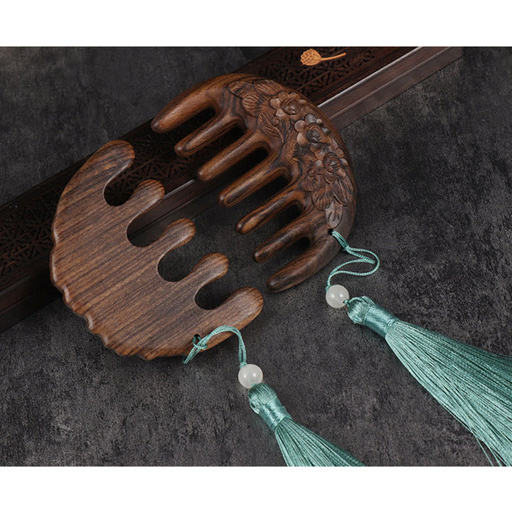 Zielony sandałowiec, kwiaty śliwy, lotos, ryba koi, grawerowany uspokajający grzebień z frędzlami