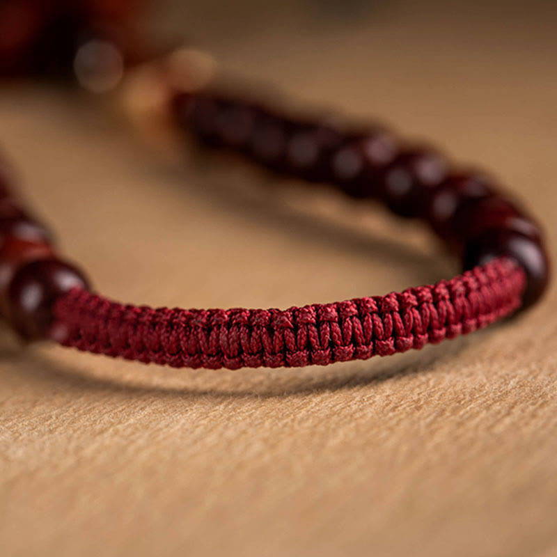 Buddha Stones Tybetańskie Małe Liście Czerwone Drzewo Sandałowe Lotos Cynober Saszetka Ochrona Chwost Dekoracja Wisząca Do Samochodu