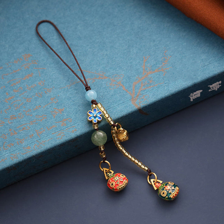 Złoty breloczek do kluczy z motywem rodzinnego szczęścia bestii połykającej złoto