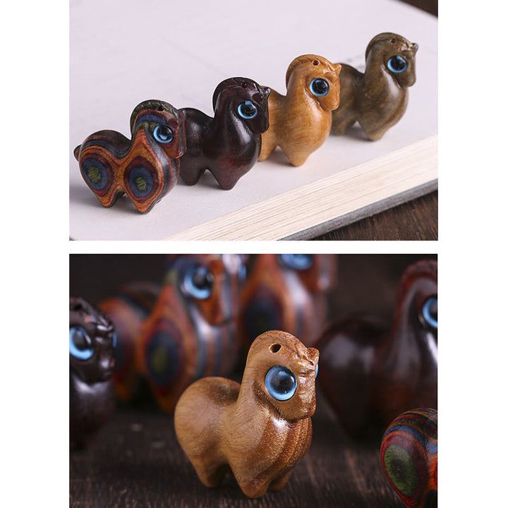 Buddha Stones Małe liście Czerwone drzewo sandałowe Zielone drzewo sandałowe Szczęśliwa miniaturowa dekoracja ochronna dla konia