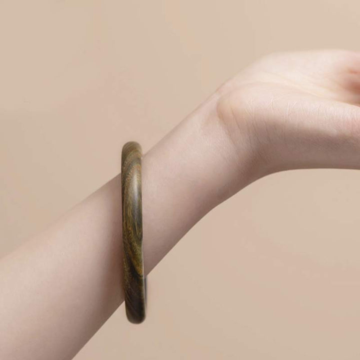 Buddha Stones Tybetańskie Małe Liście Czerwone Drzewo Sandałowe Hebanowo-Zielone Drzewo Sandałowe Bransoletka Ochronna Bangle