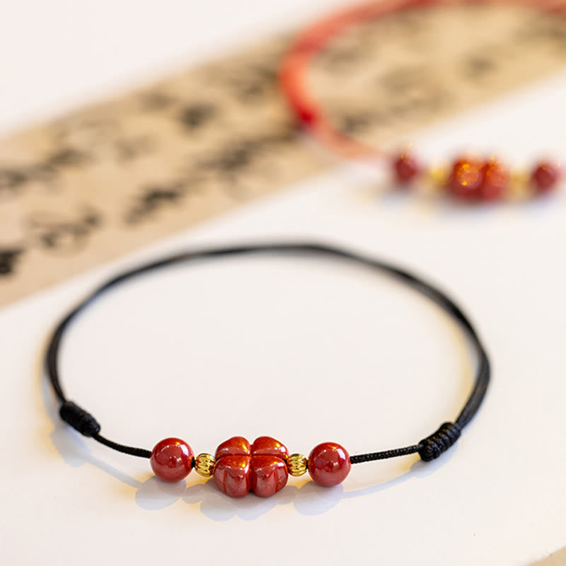 Buddha Stones Czterolistna Koniczyna Cynober Błogosławieństwo Spokój Bransoletka ze Sznurka Bransoletka na Kostkę