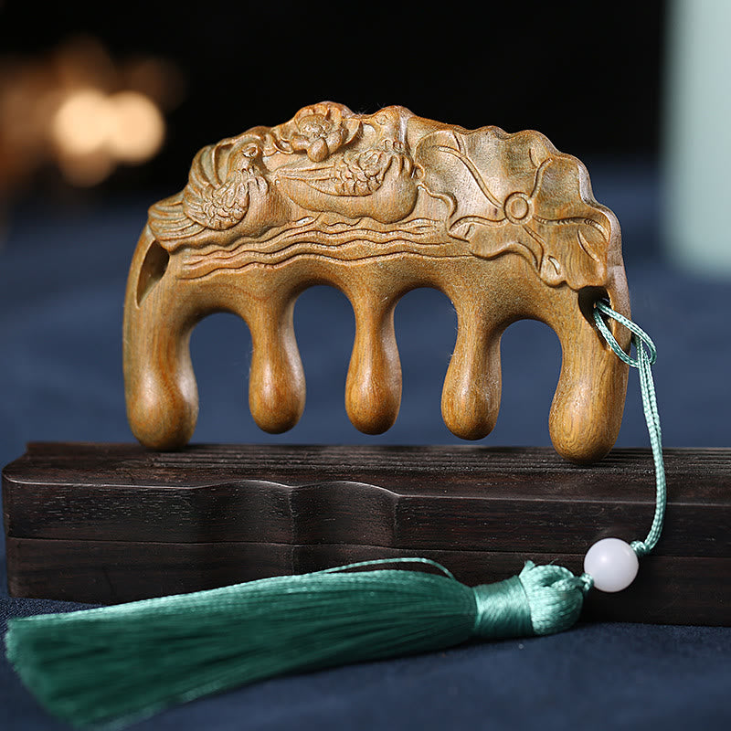 Zielony sandałowiec, kwiaty śliwy, lotos, ryba koi, grawerowany uspokajający grzebień z frędzlami